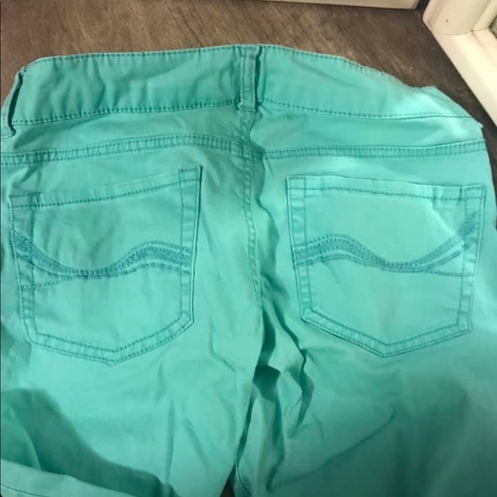 Light blue jeans to big